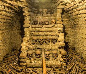 https://www.peru.travel/Contenido/General/Imagen/en/399/1.1/Portada Catacumbas.listado.jpg